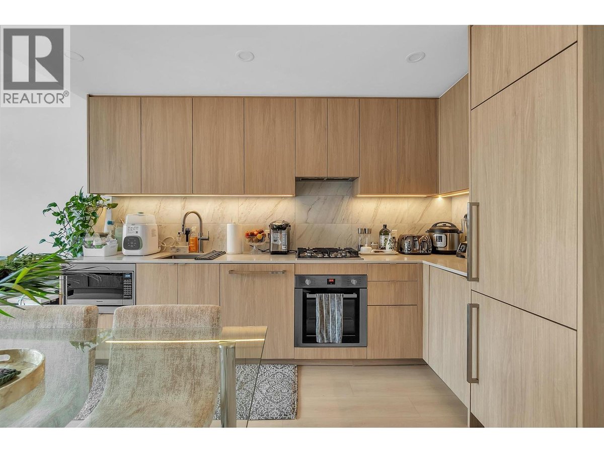 2503 626 CLAREMONT STREET - Photo 2