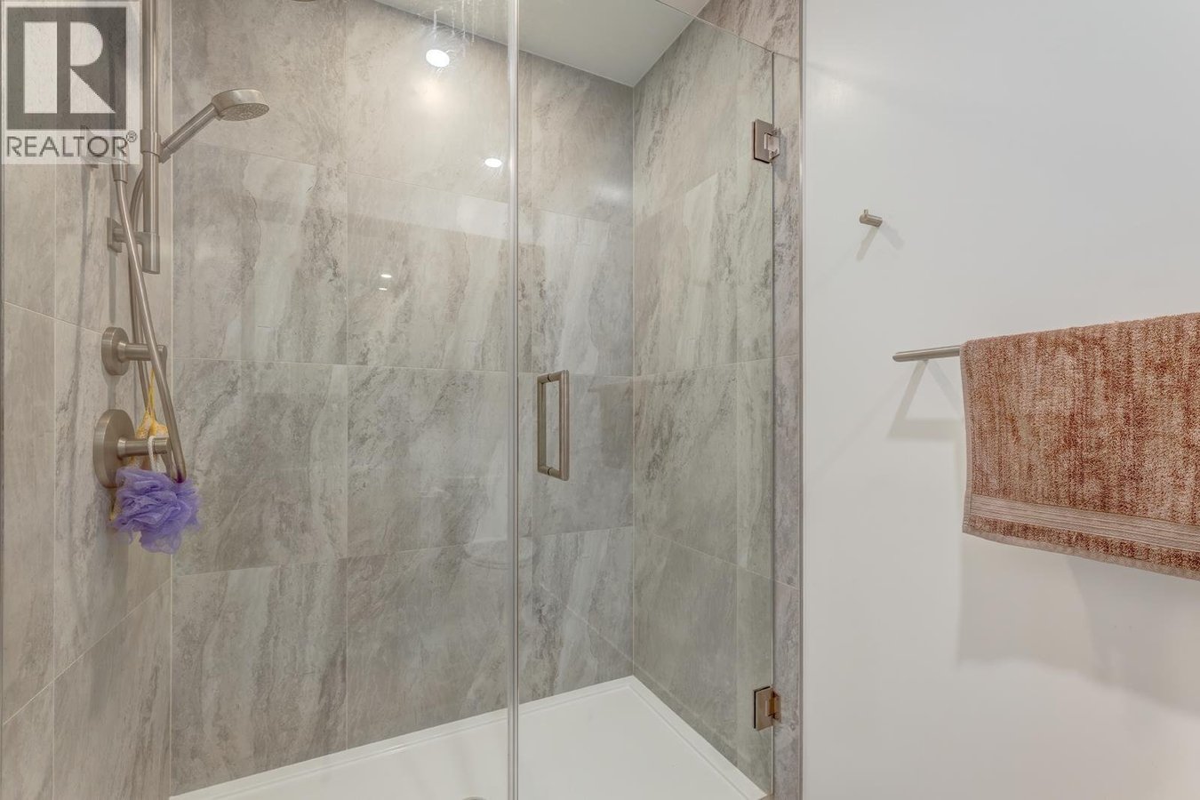 626 Claremont Street - Photo 9