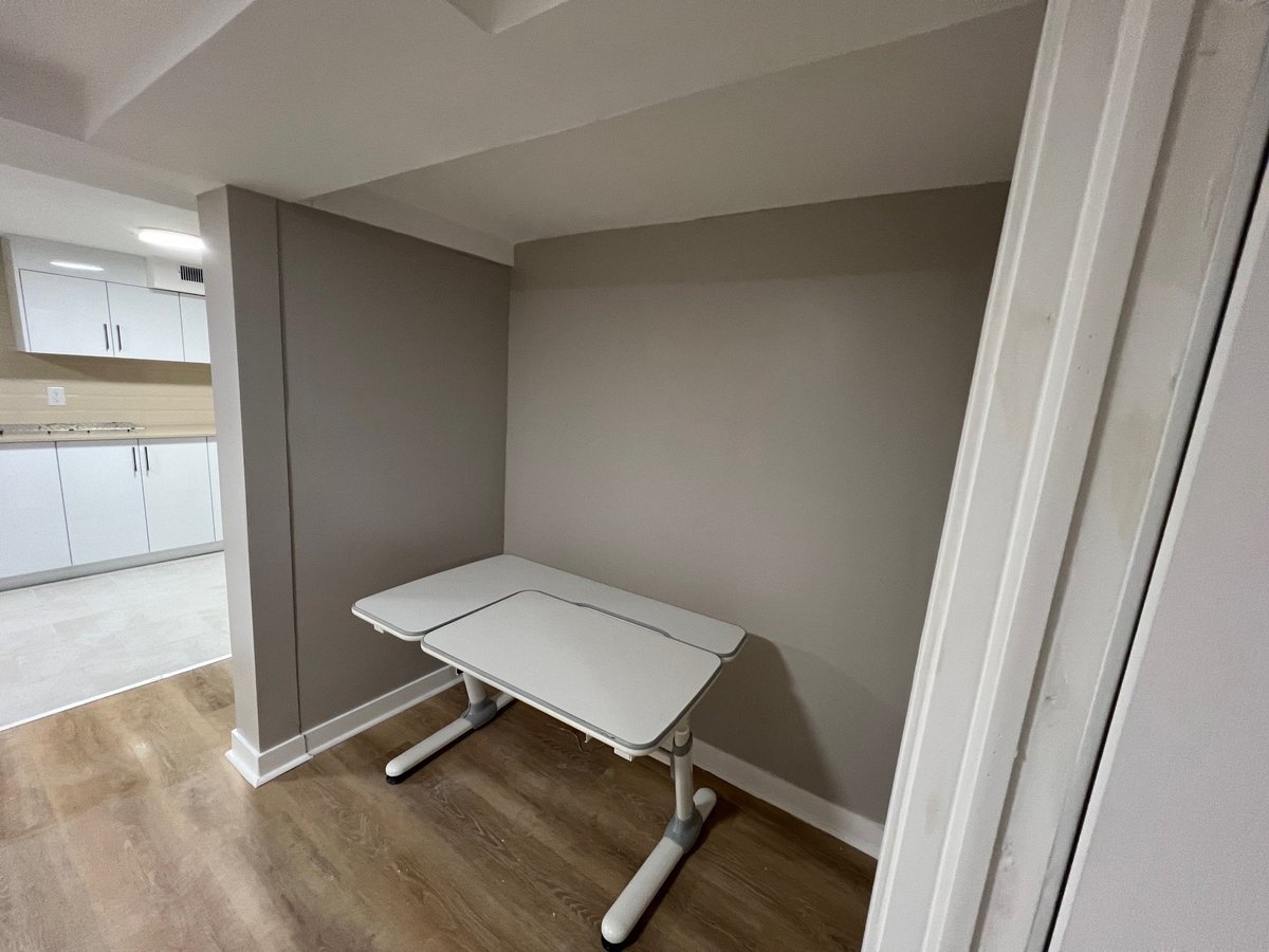 1452 Laurin Crescent - Photo 3