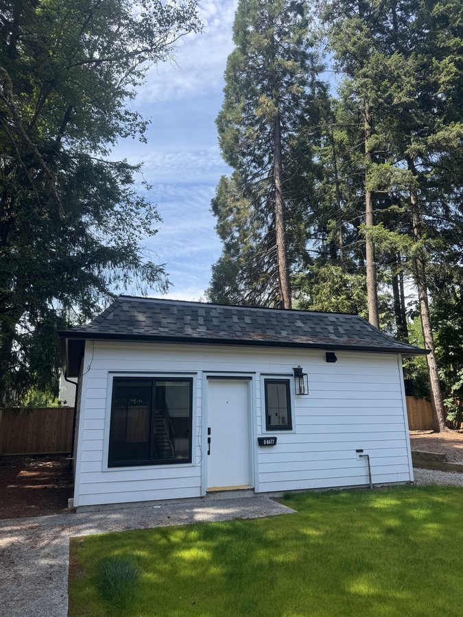 6477 Summit Crescent - Photo 1