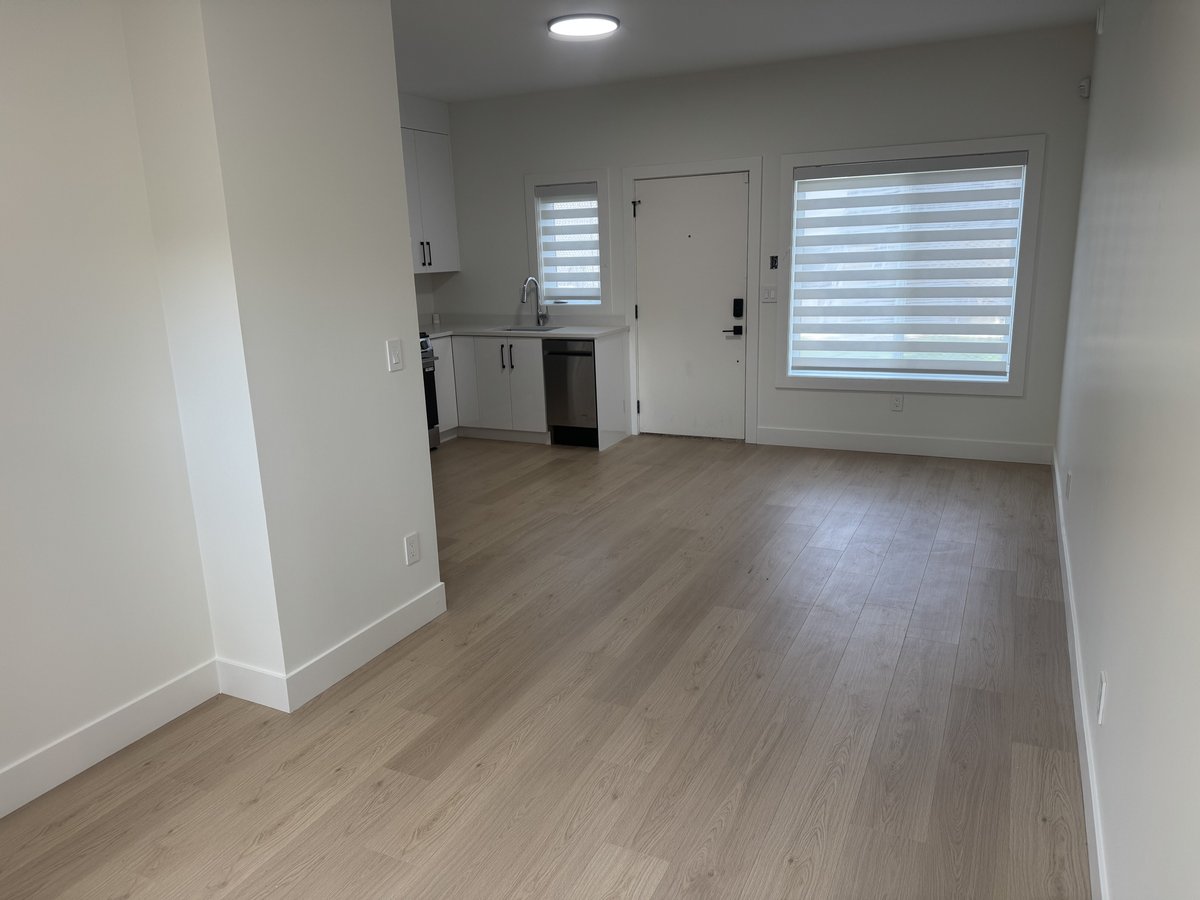 6477 Summit Crescent - Photo 4