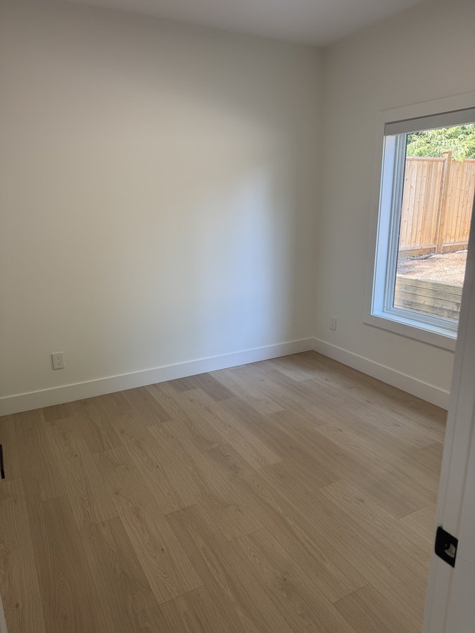 6477 Summit Crescent - Photo 5