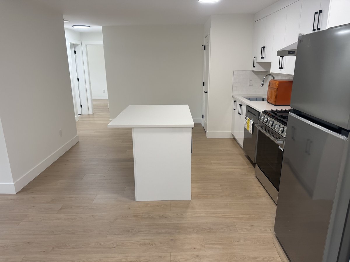 6477 Summit Crescent - Photo 3