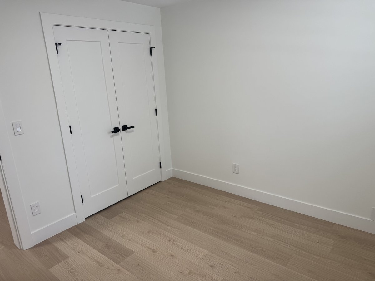 6477 Summit Crescent - Photo 5