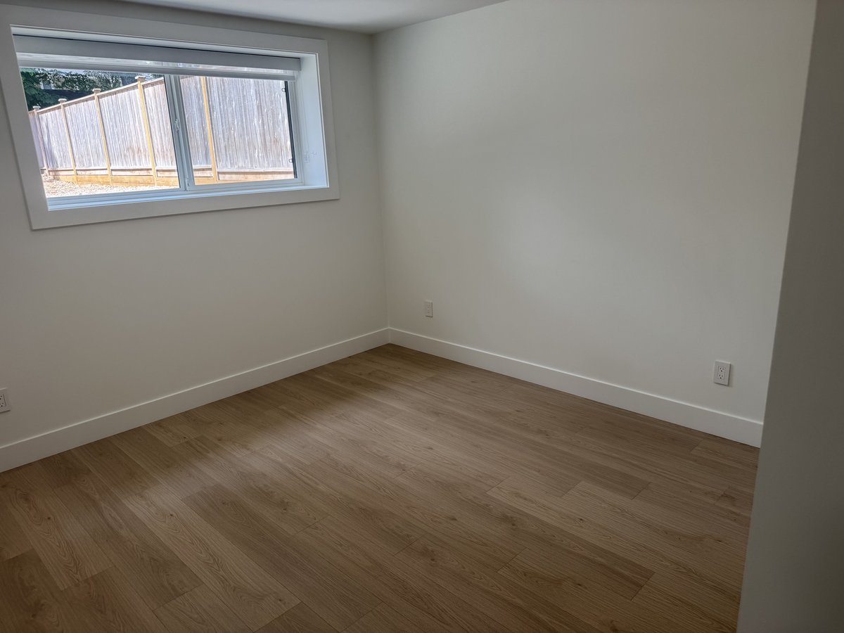 6477 Summit Crescent - Photo 7
