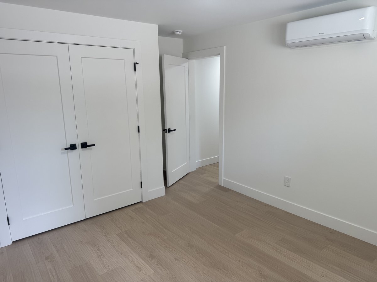 6477 Summit Crescent - Photo 8