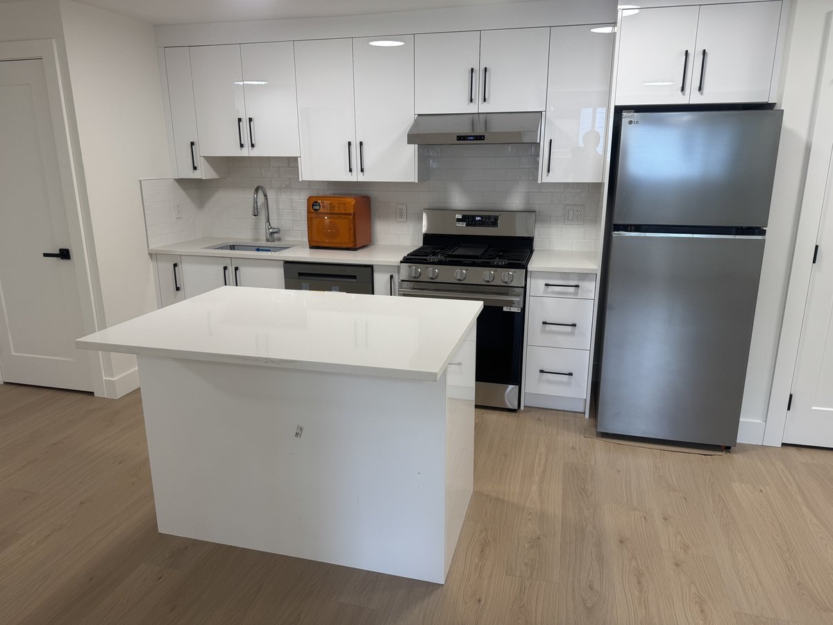 6477 Summit Crescent - Photo 9