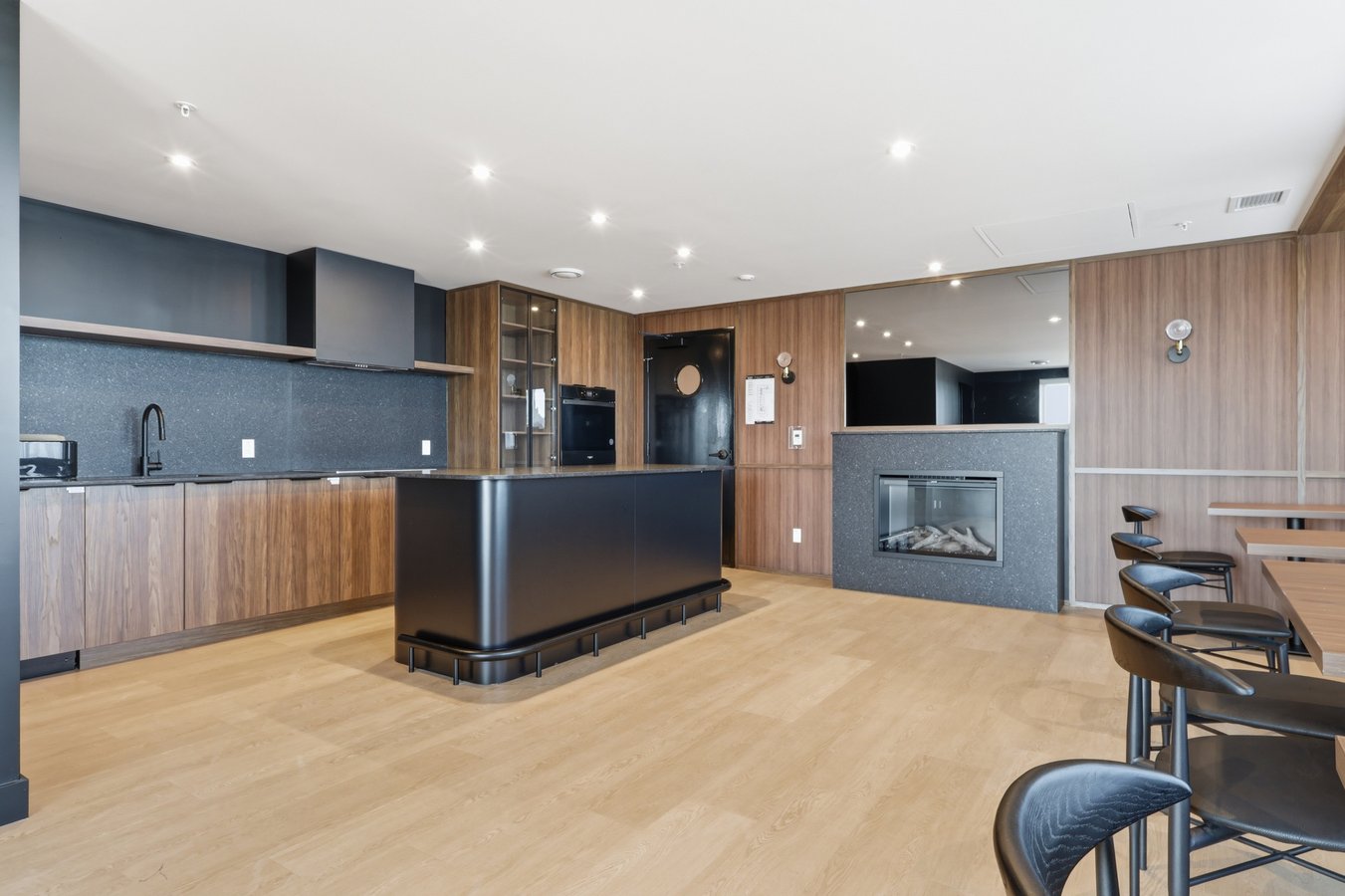 200 Avenue Dorval - Photo 2
