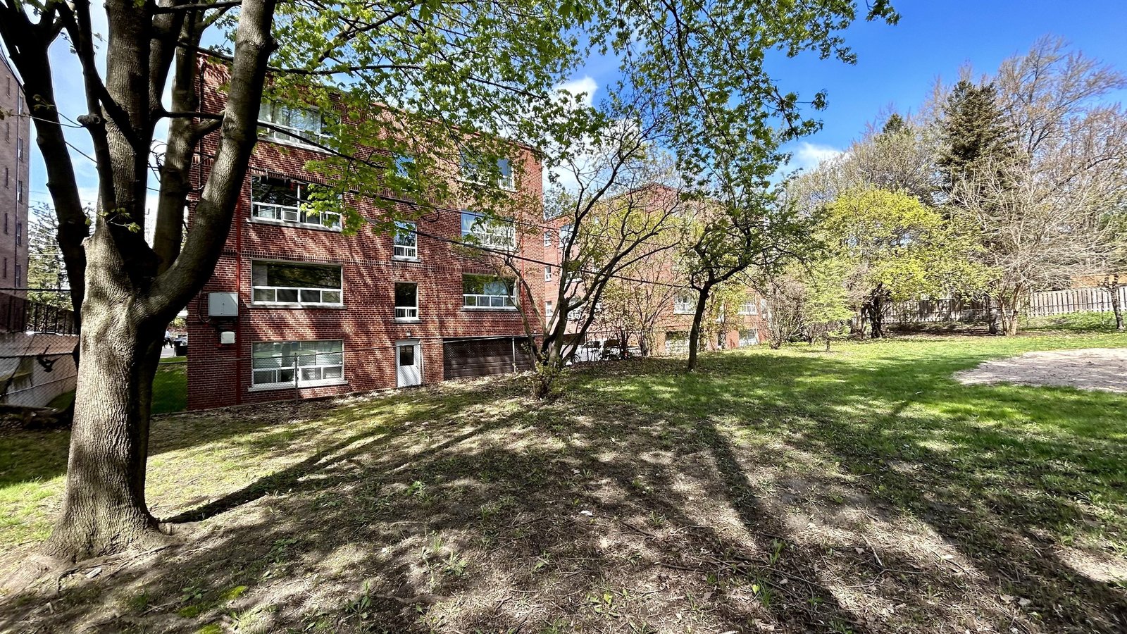 1295 Bayview Avenue - Photo 10