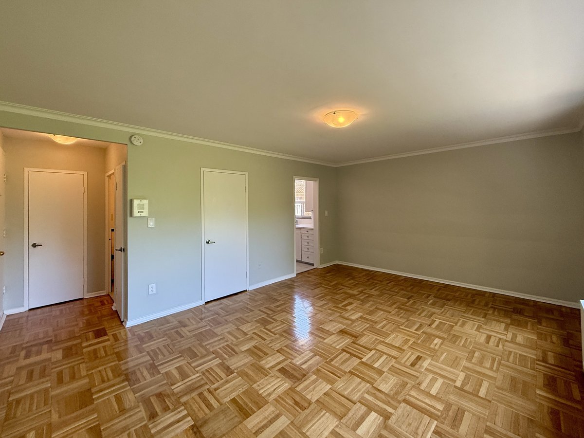 1295 Bayview Avenue - Photo 2