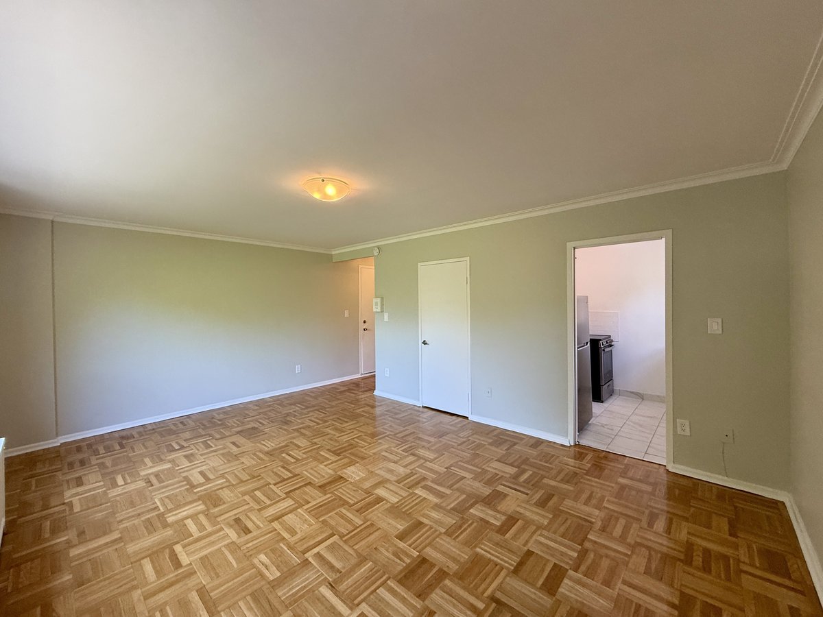 1295 Bayview Avenue - Photo 3