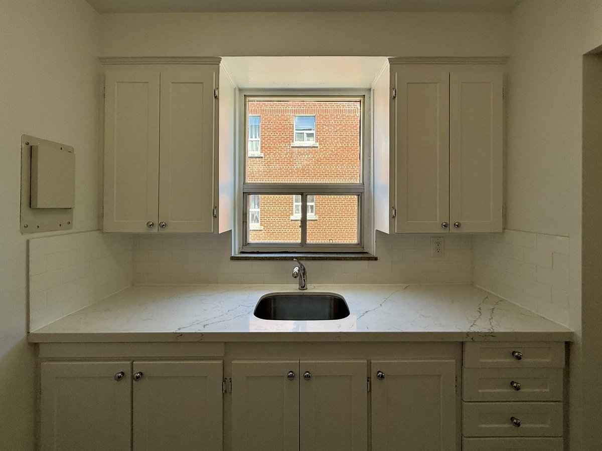 1295 Bayview Avenue - Photo 6