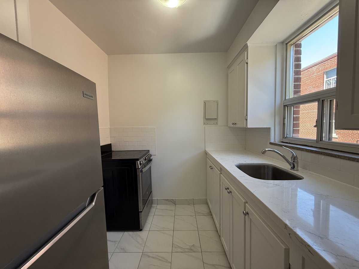 1295 Bayview Avenue - Photo 5