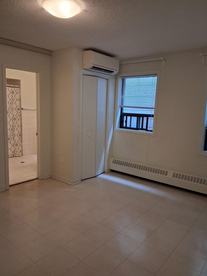 2960 Danforth Avenue - Photo 6