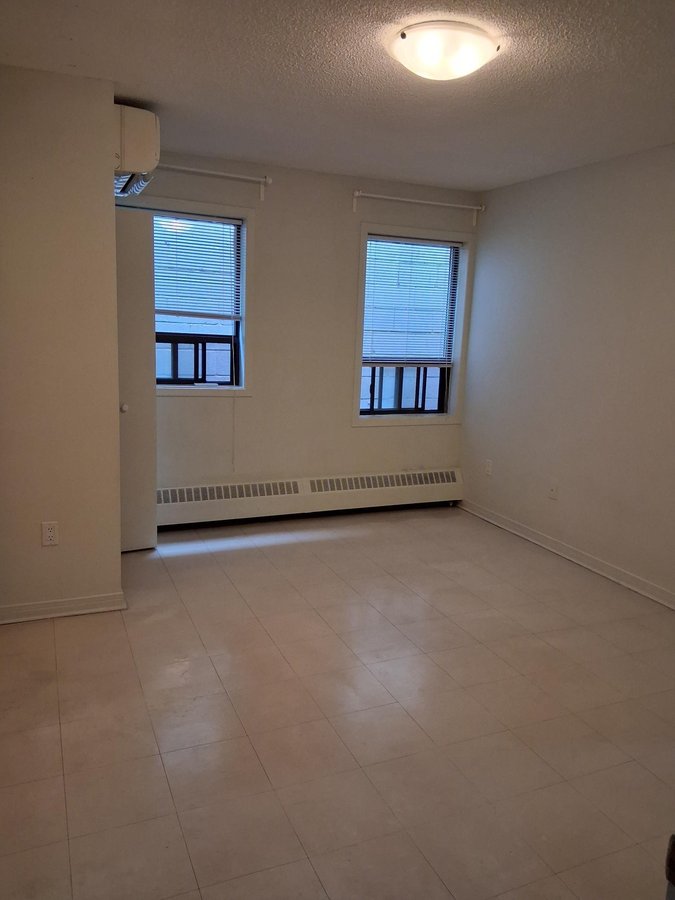 2960 Danforth Avenue - Photo 7