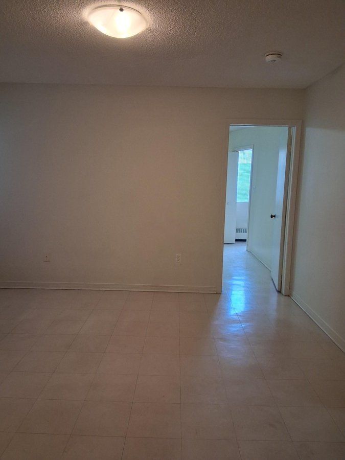 2960 Danforth Avenue - Photo 8