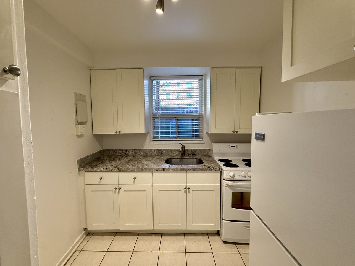 1299 Bayview Avenue - Photo 5