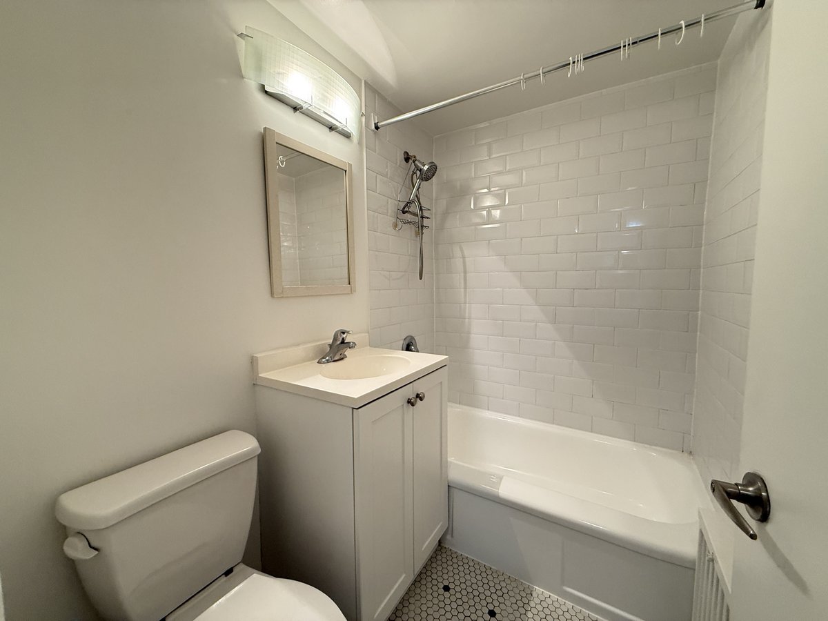 1299 Bayview Avenue - Photo 9