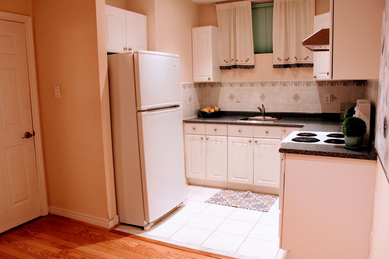 301 Gowan Avenue - Photo 4