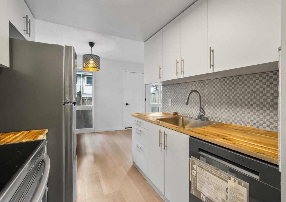 465 Abbottsfield Road Northwest - Photo 9