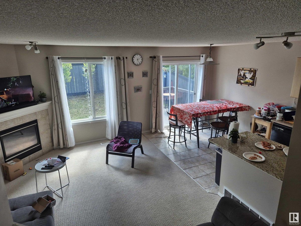 120 MAGRATH RD NW - Photo 2