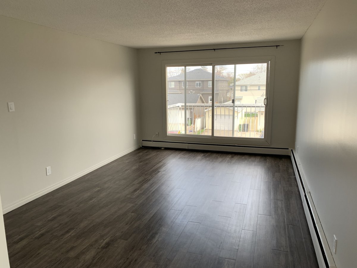 10419 156 Street Northwest - Photo 3