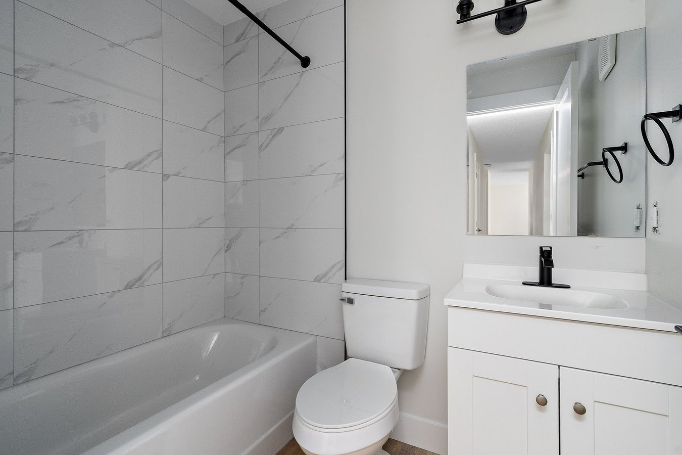 Parklane Manor Apartments – 114 Street NW - Photo 2