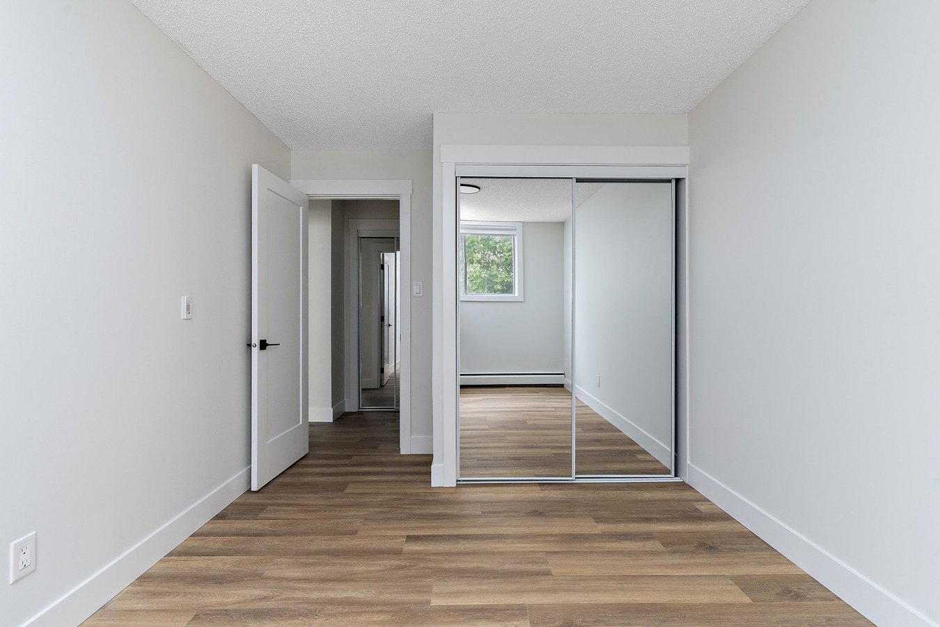 Parklane Manor Apartments – 114 Street NW - Photo 4