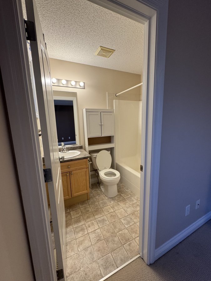 12050 17 Avenue Southwest - Photo 15