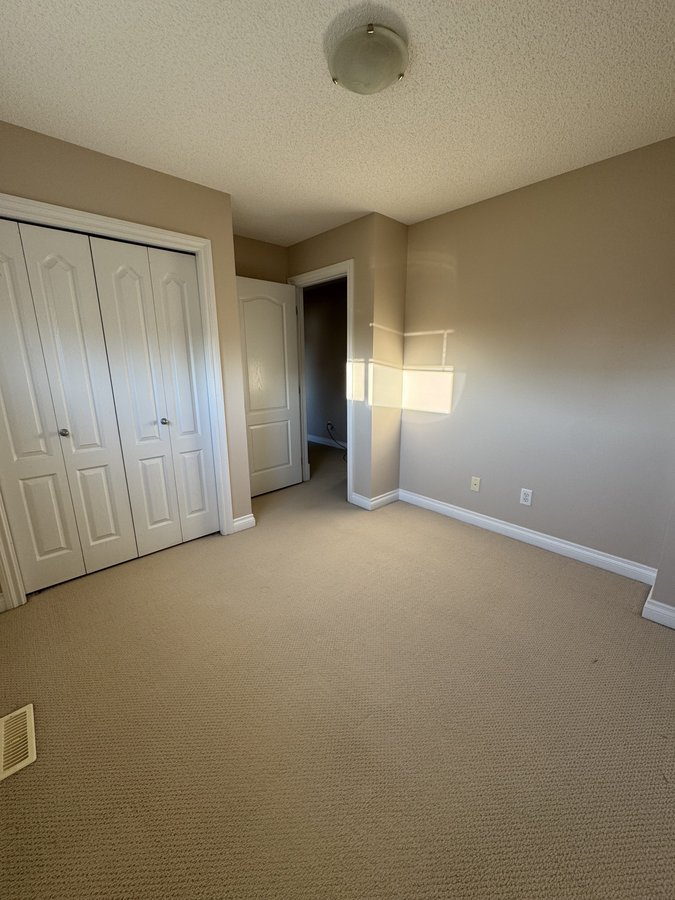 12050 17 Avenue Southwest - Photo 18