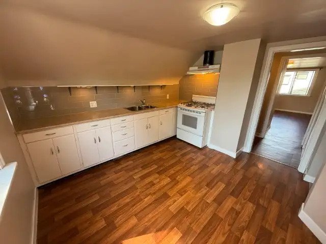 12114 102 Street Northwest - Photo 2