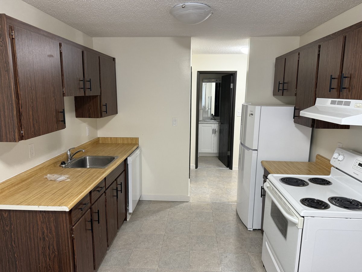 10849 117 Street Northwest - Photo 4