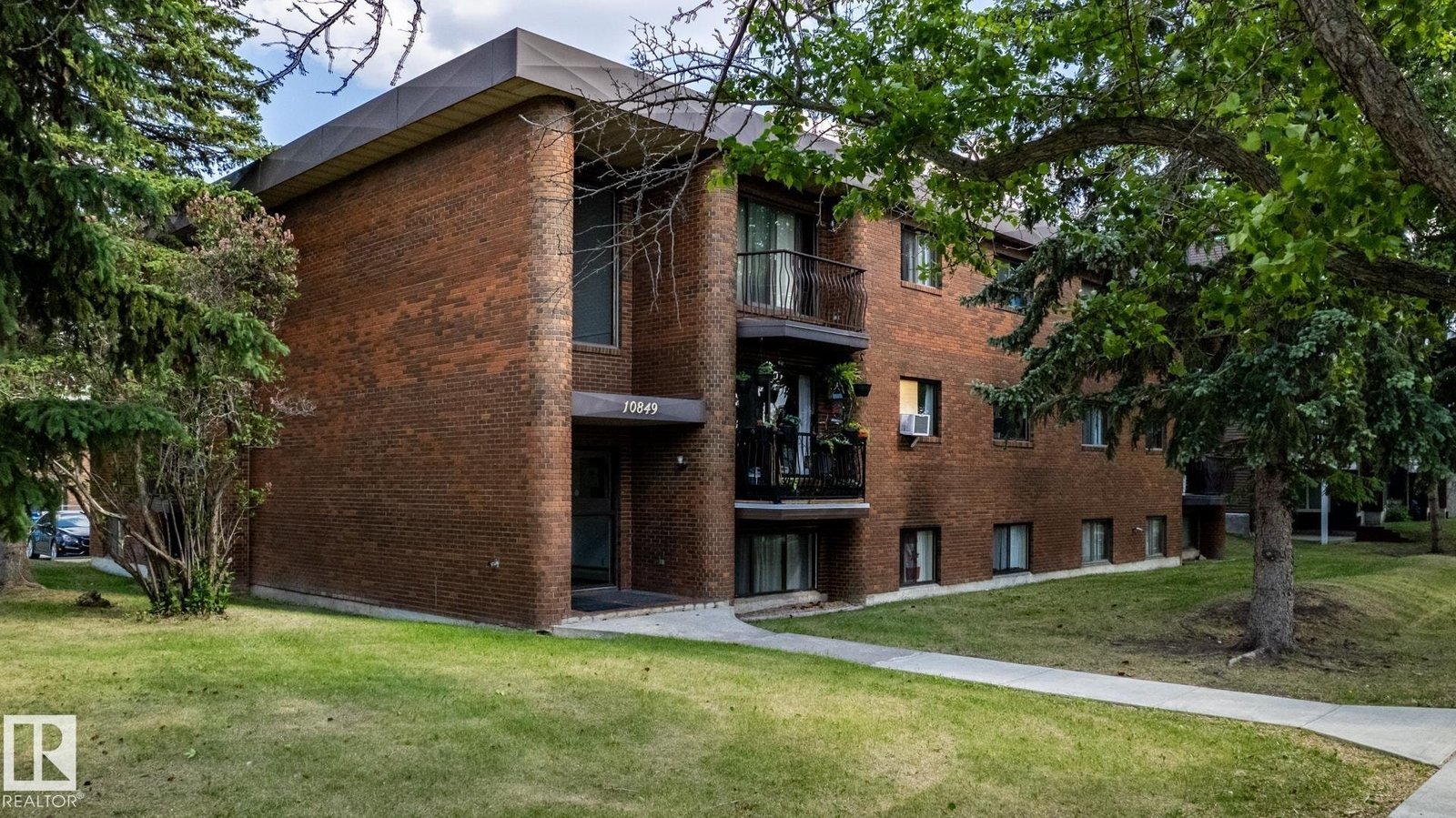 10849 117 Street Northwest - Photo 1