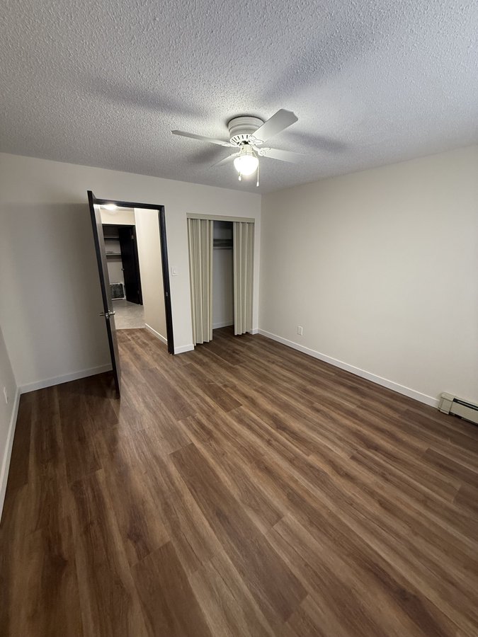 10849 117 Street Northwest - Photo 4