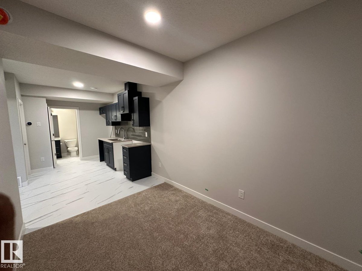 Basement 3012 9 ST NW - Photo 5