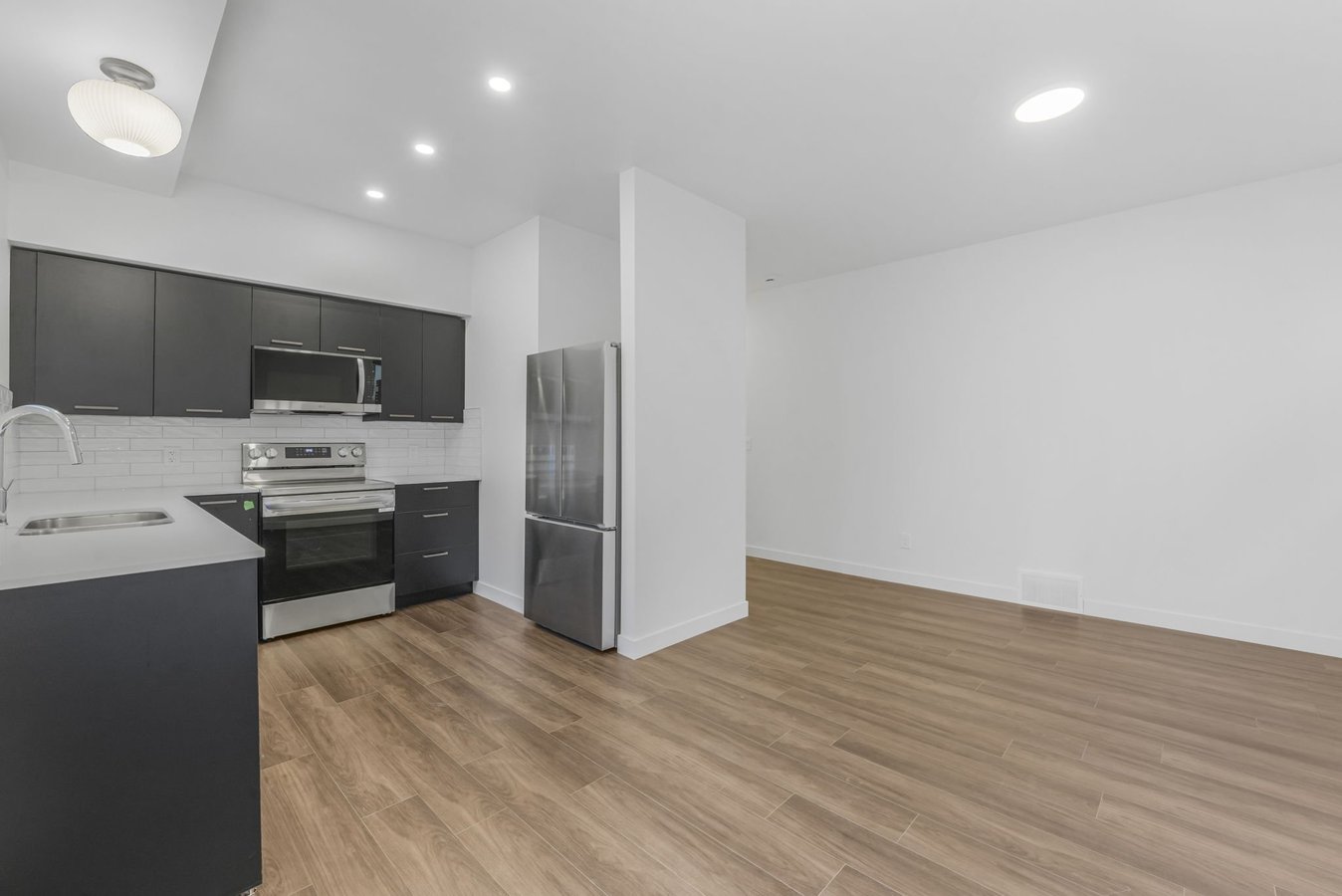 10232 140 Street Northwest - Photo 4