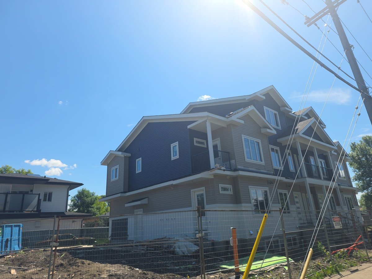 15768 108 Avenue Northwest - Photo 2