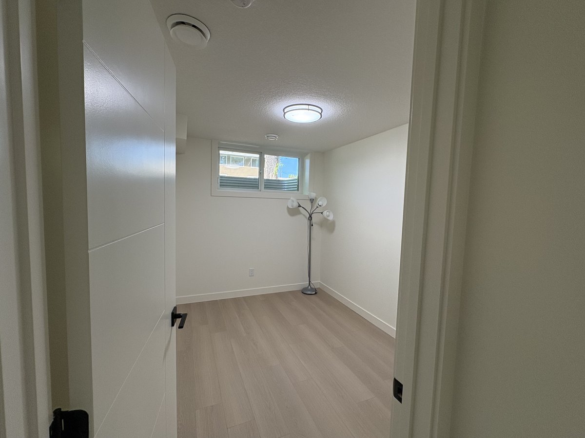 10725 70 Avenue Northwest - Photo 9
