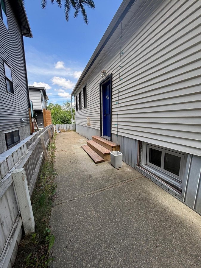 7744 77 Avenue Northwest - Photo 8