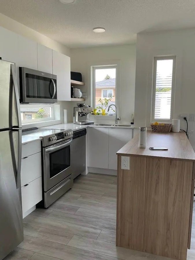 9912 145 Avenue Northwest - Photo 2
