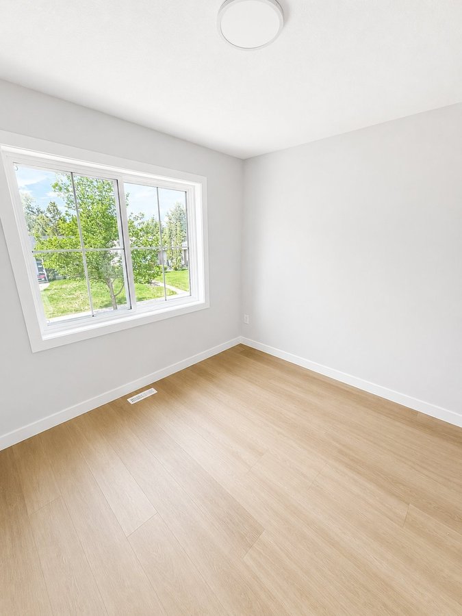 10611 144 Street Northwest - Photo 4