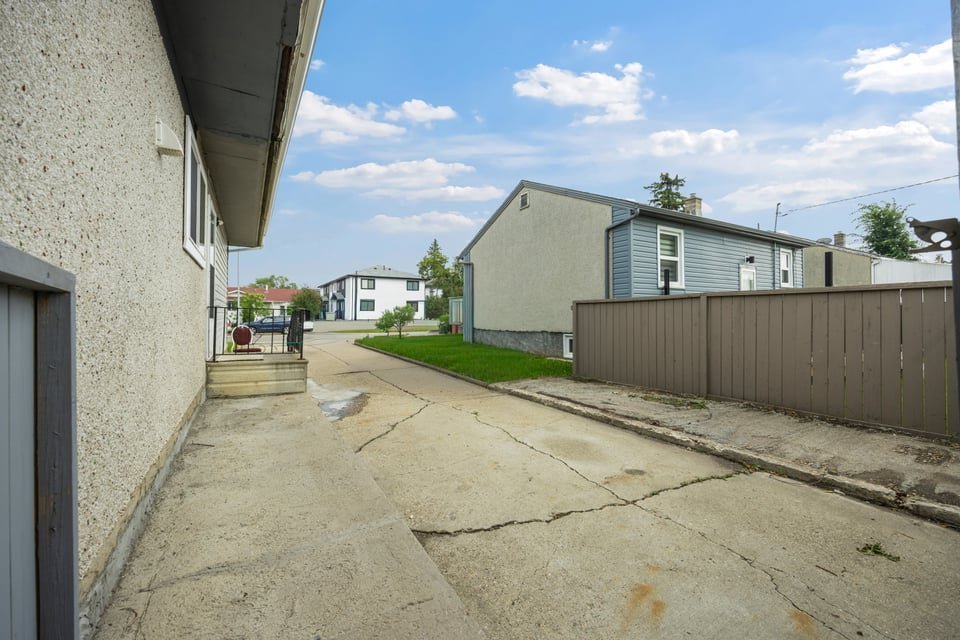 9948 163 Street Northwest - Photo 4