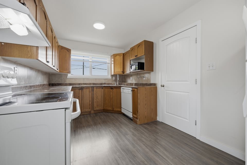 9948 163 Street Northwest - Photo 8