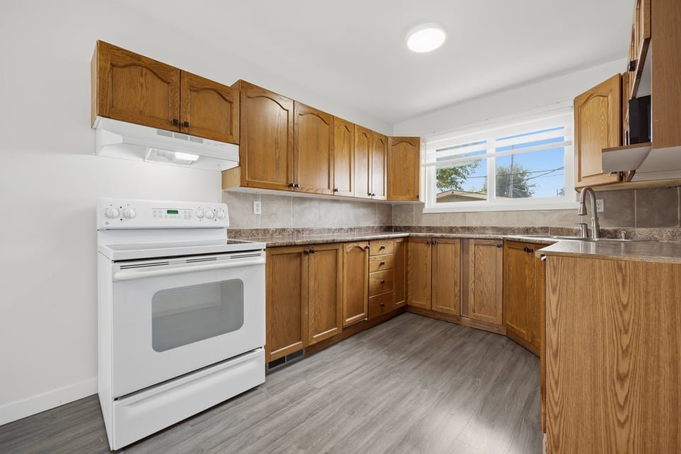 9948 163 Street Northwest - Photo 10