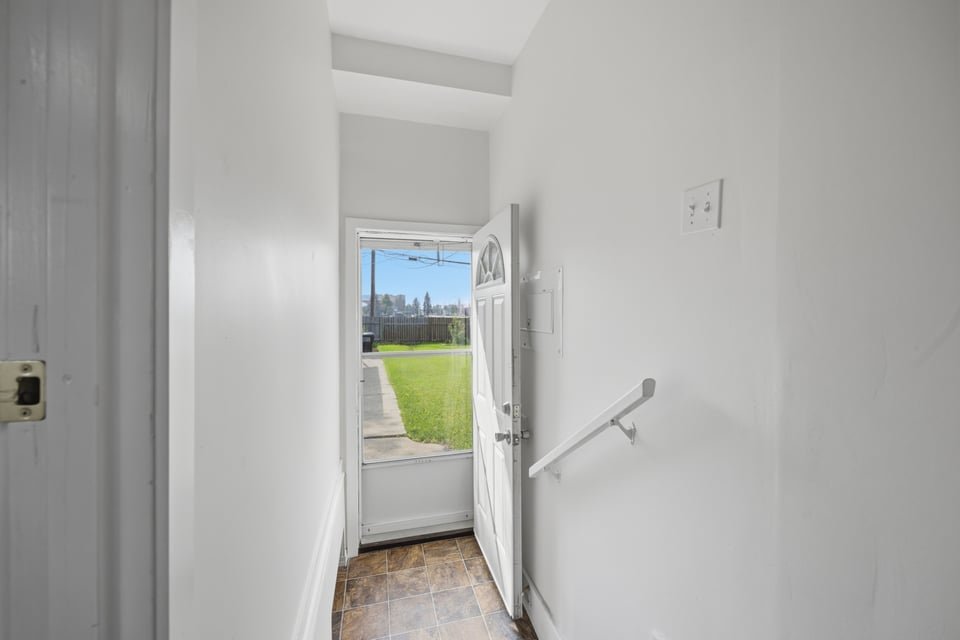 9948 163 Street Northwest - Photo 25
