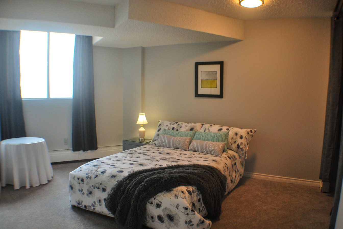 13910 Stony Plain Road - Photo 7