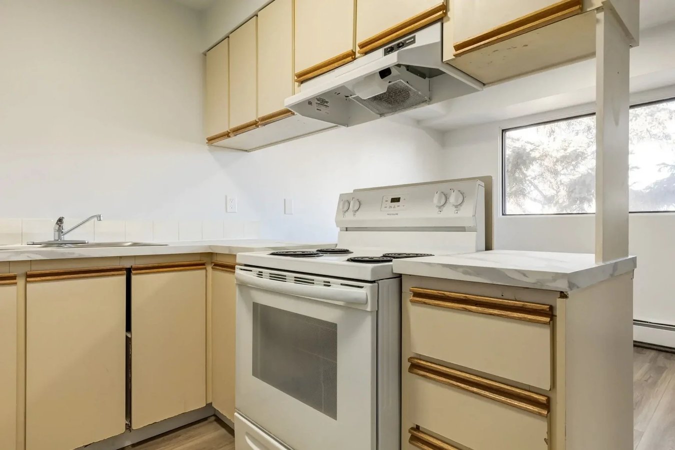 South Ridge Apartments - Photo 2