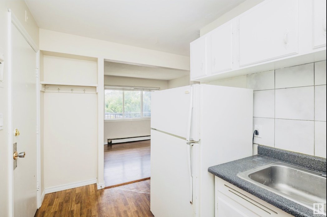 10048 154 Street - Photo 11