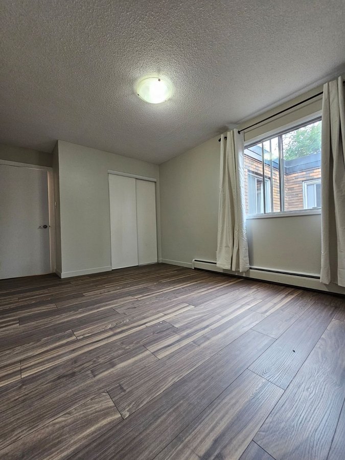 9821 156 Street Northwest - Photo 7