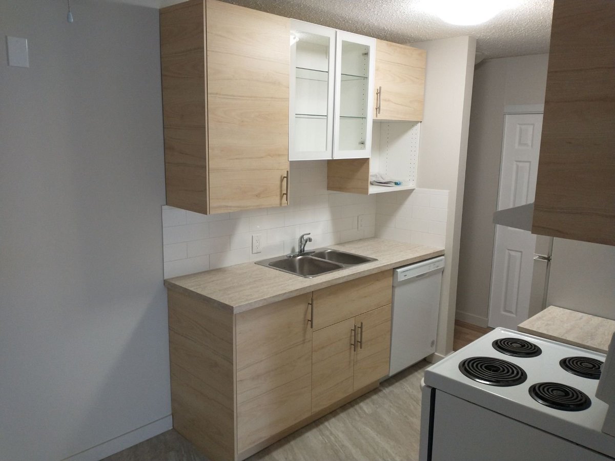 9821 156 Street Northwest - Photo 3
